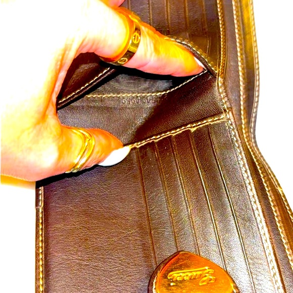 Authentic Gucci Mono Double Snap Wallet. Made in Italy. SERIAL #: 203549-0959 - Picture 9 of 10